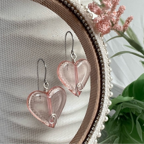 WIRE Wrapped Heart Earrings Soft Pink - Picture 4 of 11